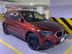 بی ئێم دەبڵیو X1